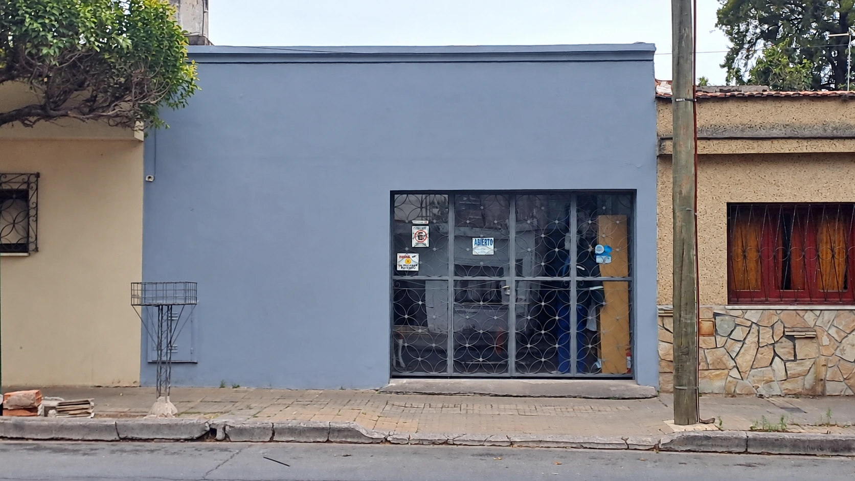 Frente del local comercial de Arenales 298